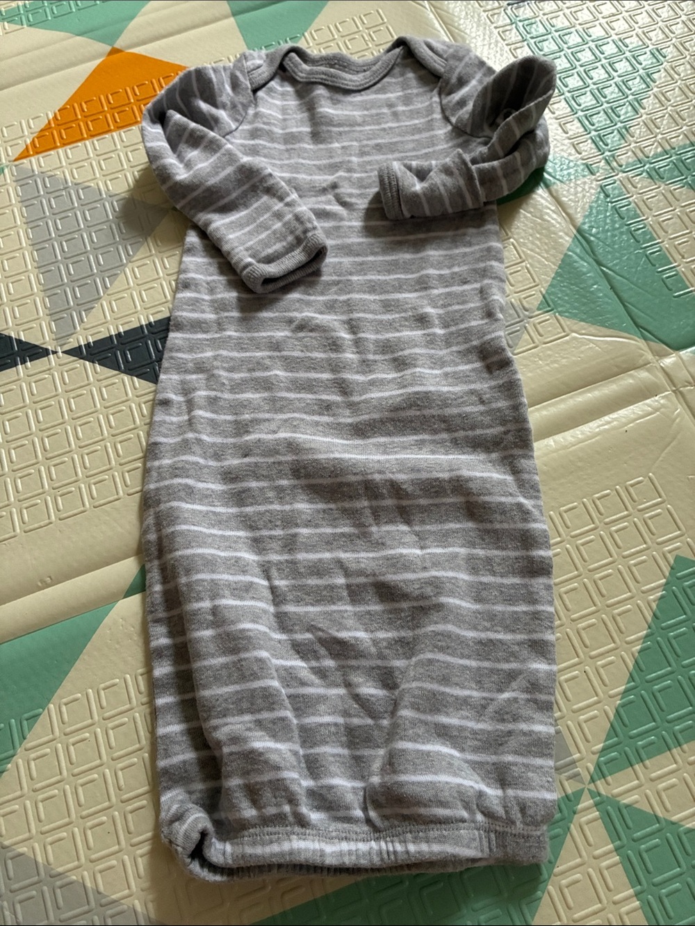 20/25$ 🧸 Gray Striped Baby Sleep Gown - Kids Dresses